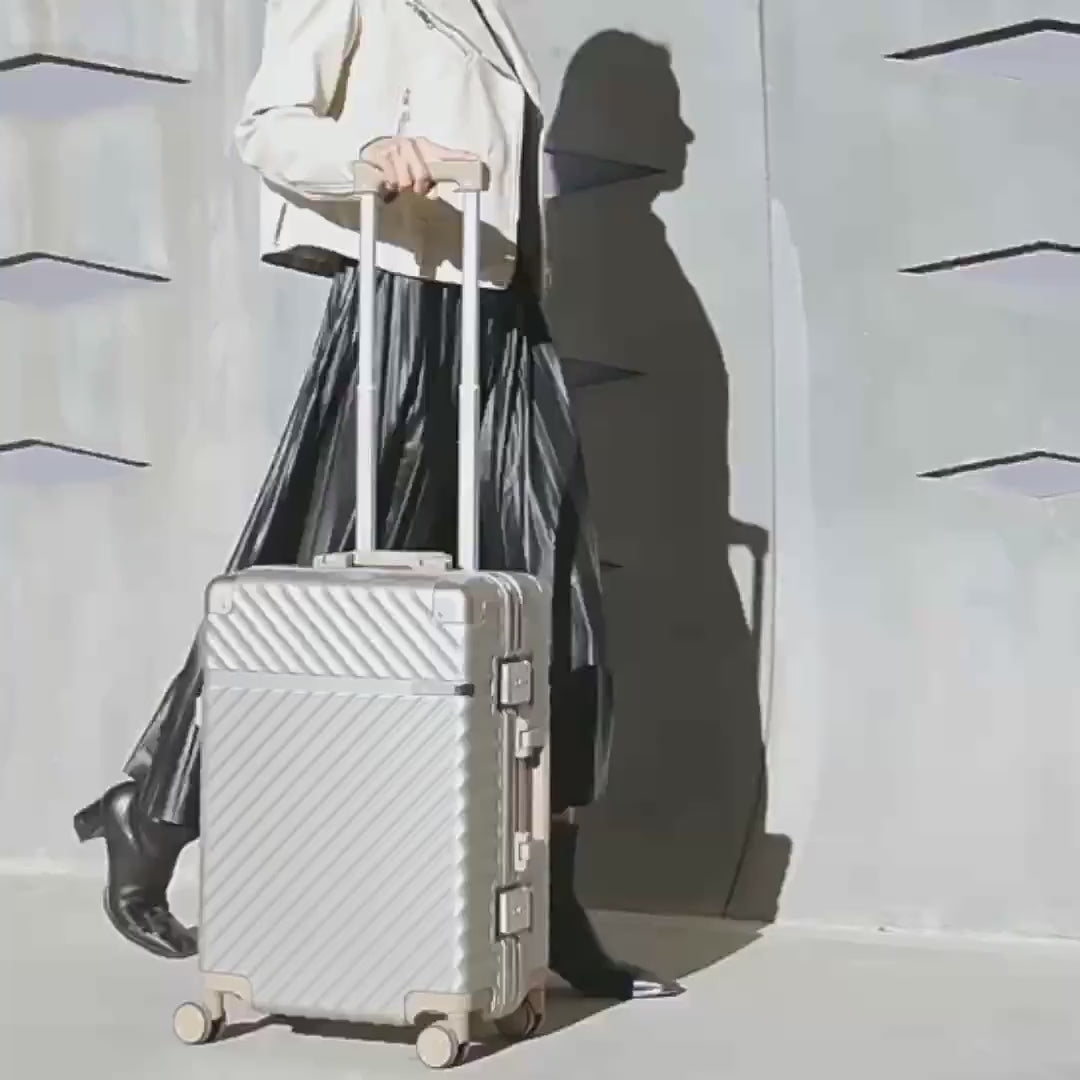 【スーツケース】LDUVIN ポリカーボネート ライトウェイト ビデオ 180日間品質保証